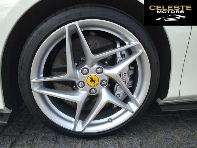FERRARI F8 Spider 2022 — photo 7 sur 8