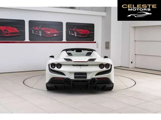 FERRARI F8 Spider 2021 — photo 2 sur 8