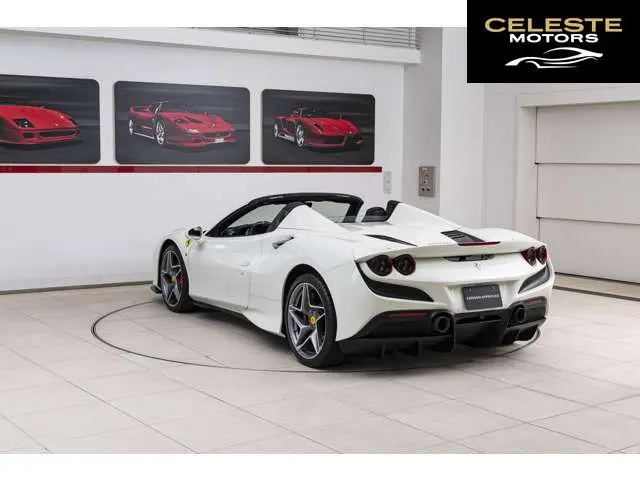 FERRARI F8 Spider 2021 — photo 3 sur 8
