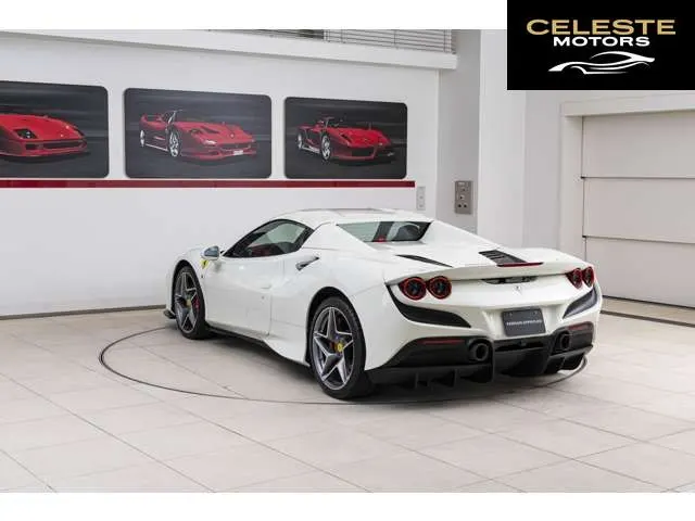 FERRARI F8 Spider 2021 — photo 7 sur 8
