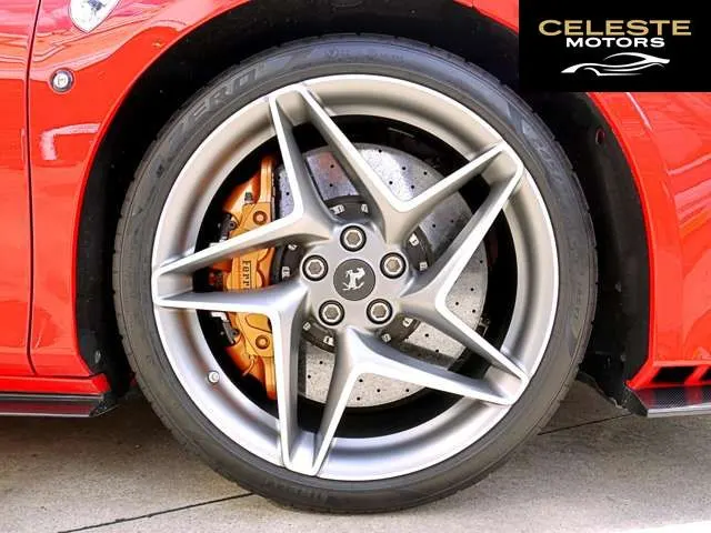 FERRARI F8 Spider 2021 — photo 5 sur 8