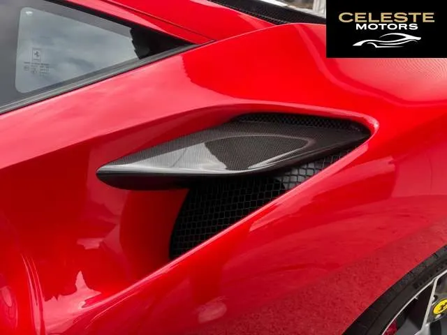 FERRARI F8 Tributo 2021 — photo 6 sur 8