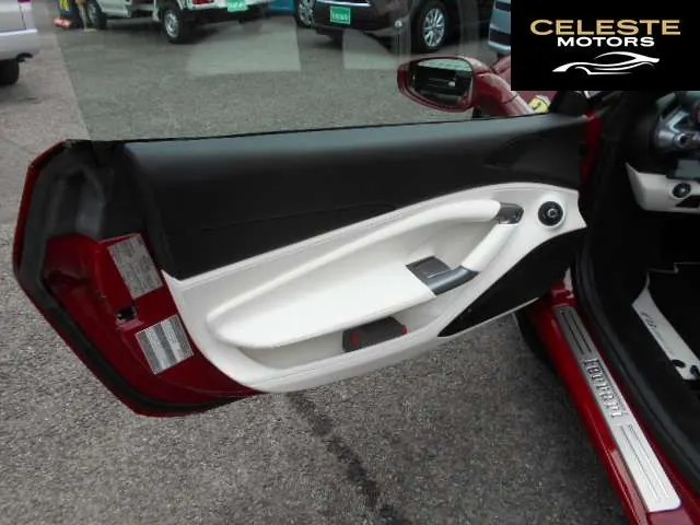 FERRARI F8 Tributo 2021 — photo 3 sur 8