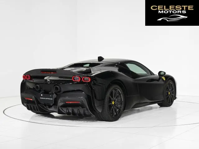 FERRARI SF90 Stradale 2021 — photo 4 sur 8