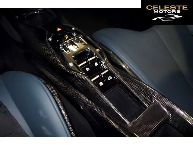 FERRARI SF90 Spider 2024 — photo 8 sur 8
