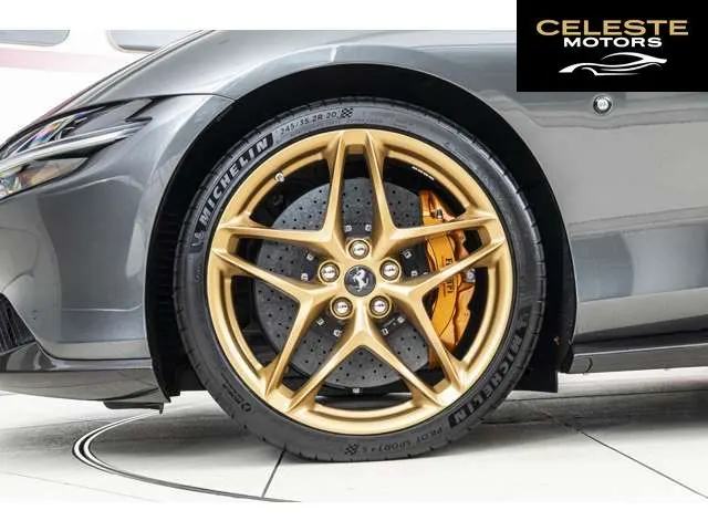 FERRARI Roma Spider 2025 — photo 2 sur 8