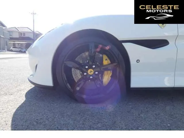 FERRARI Portofino 2020 — photo 2 sur 8