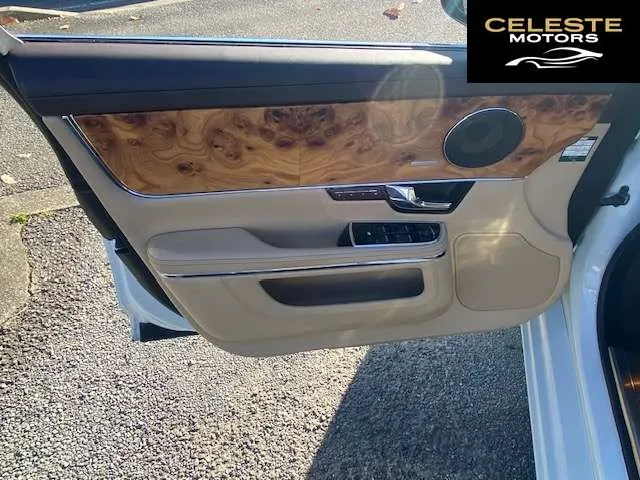 JAGUAR XJ 2010 — photo 8 sur 8