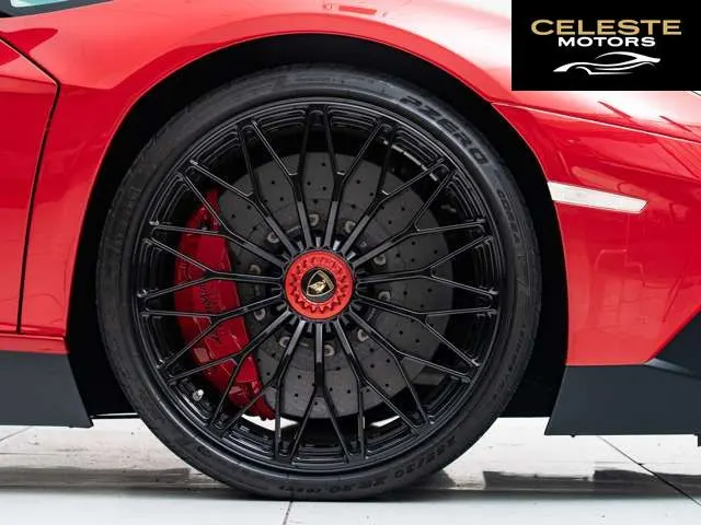 LAMBORGHINI Aventador 2016 — photo 6 sur 8