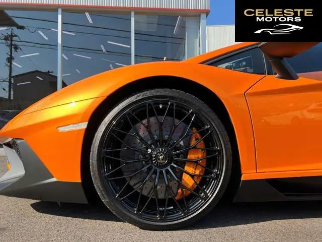 LAMBORGHINI Aventador 2016 — photo 2 sur 8