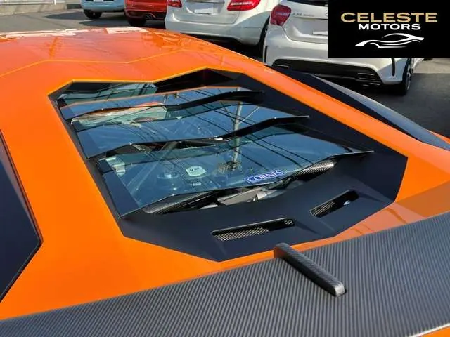 LAMBORGHINI Aventador 2016 — photo 4 sur 8