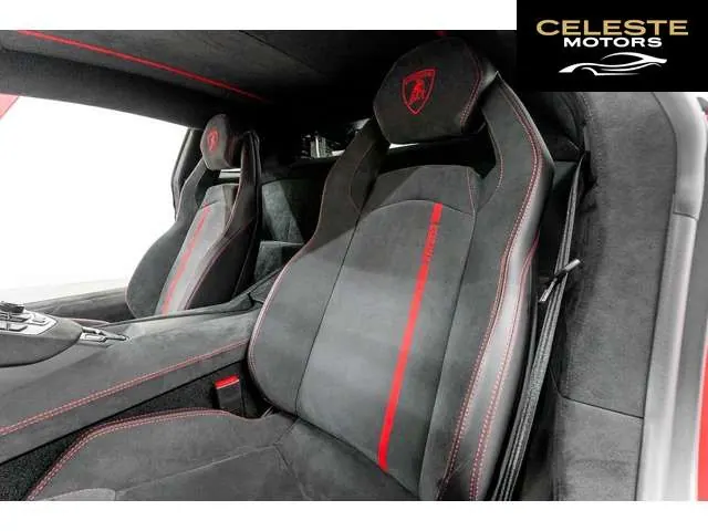 LAMBORGHINI Aventador 2015 — photo 3 sur 8