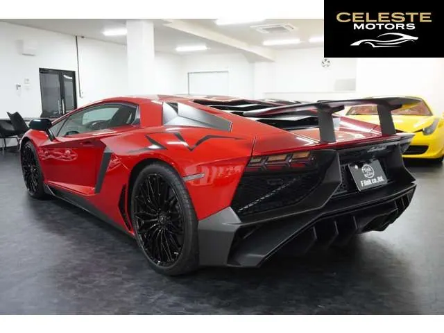 LAMBORGHINI Aventador 2016 — photo 4 sur 8