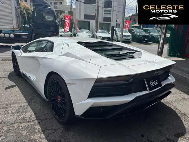 LAMBORGHINI Aventador 2017 — photo 2 sur 8