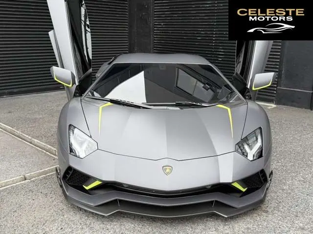 LAMBORGHINI Aventador 2021 — photo 5 sur 8