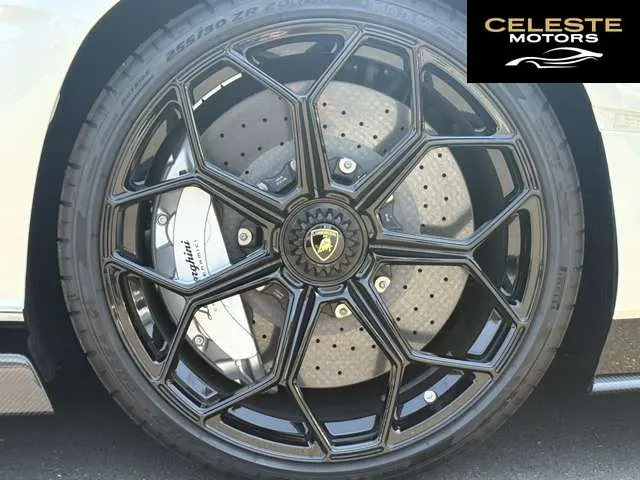 LAMBORGHINI Aventador 2022 — photo 3 sur 8