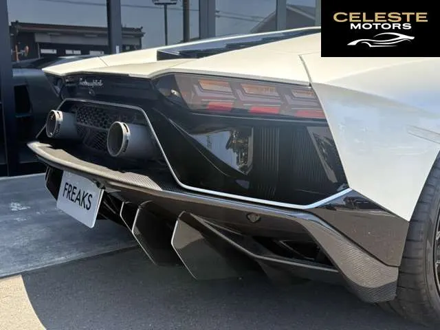 LAMBORGHINI Aventador 2022 — photo 6 sur 8