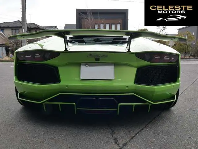 LAMBORGHINI Aventador 2012 — photo 3 sur 8