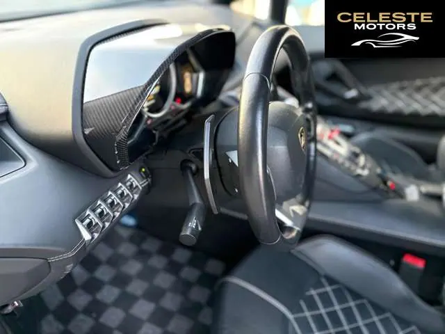LAMBORGHINI Aventador 2015 — photo 2 sur 8