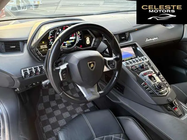 LAMBORGHINI Aventador 2015 — photo 3 sur 8