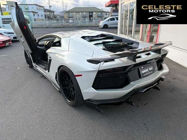 LAMBORGHINI Aventador 2015 — photo 5 sur 8