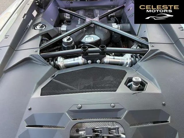 LAMBORGHINI Aventador 2015 — photo 6 sur 8