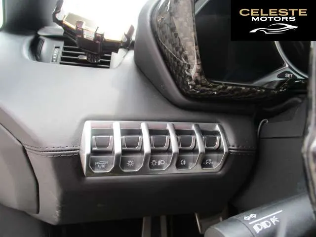 LAMBORGHINI Aventador 2012 — photo 2 sur 8