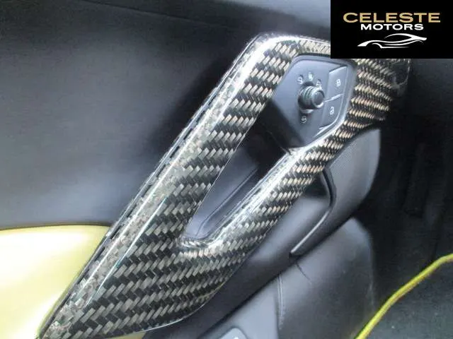 LAMBORGHINI Aventador 2012 — photo 3 sur 8