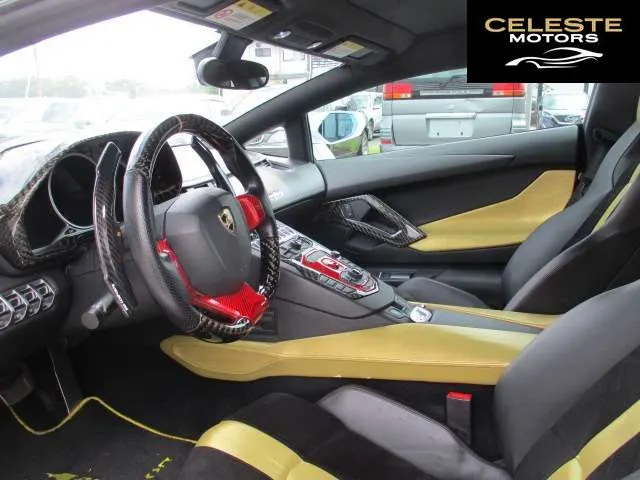 LAMBORGHINI Aventador 2012 — photo 6 sur 8