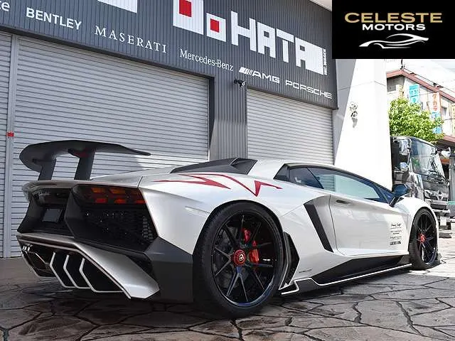 LAMBORGHINI Aventador 2016 — photo 2 sur 8