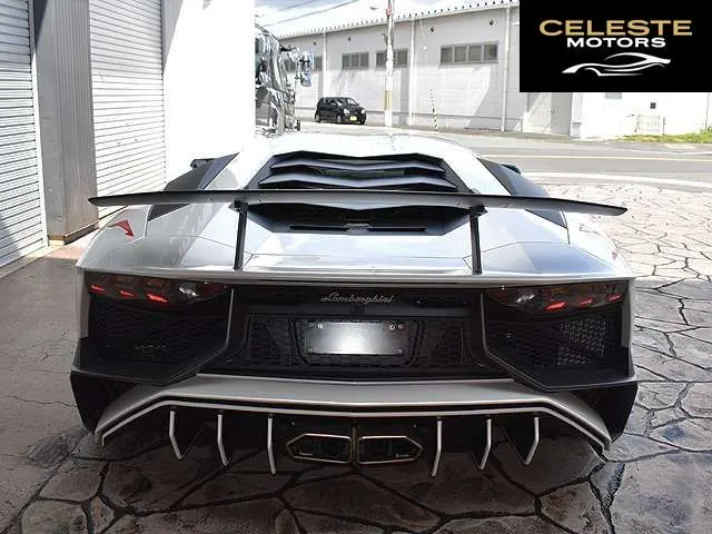 LAMBORGHINI Aventador 2016 — photo 5 sur 8