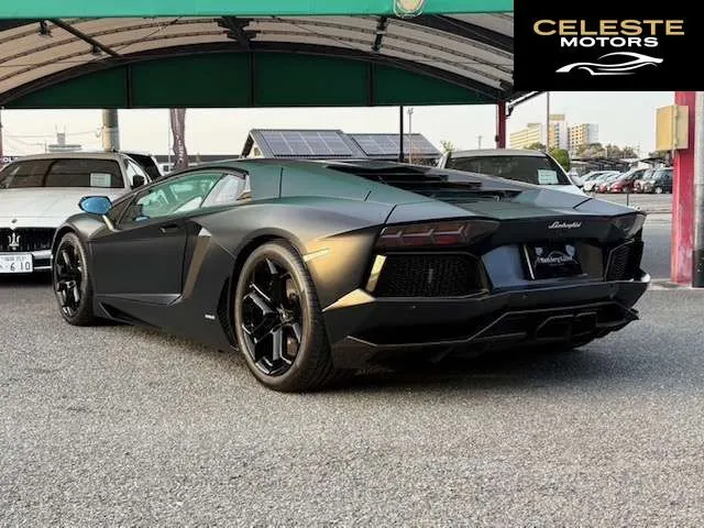 LAMBORGHINI Aventador 2011 — photo 2 sur 8