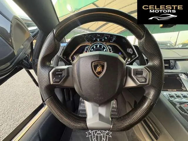 LAMBORGHINI Aventador 2011 — photo 4 sur 8