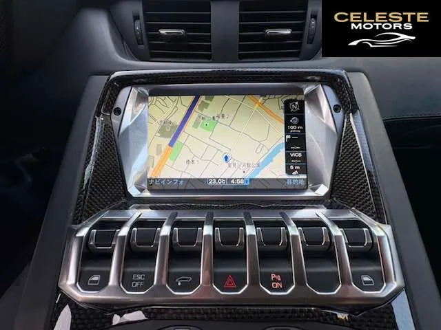LAMBORGHINI Aventador 2011 — photo 6 sur 8
