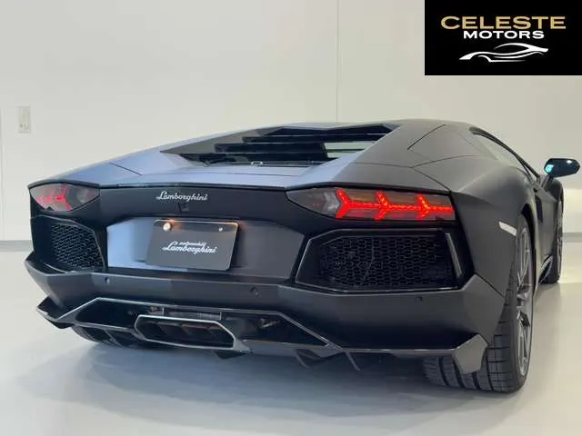 LAMBORGHINI Aventador 2015 — photo 4 sur 8