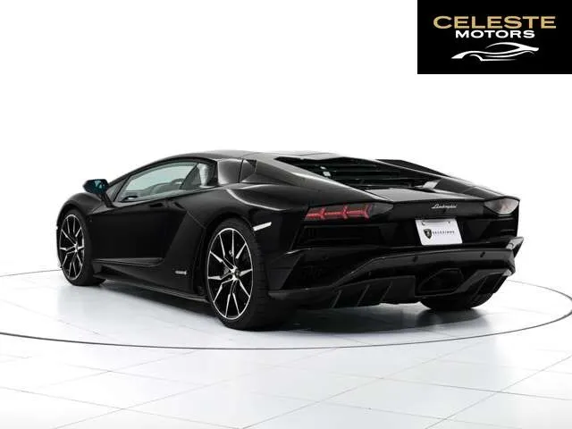 LAMBORGHINI Aventador 2018 — photo 3 sur 8