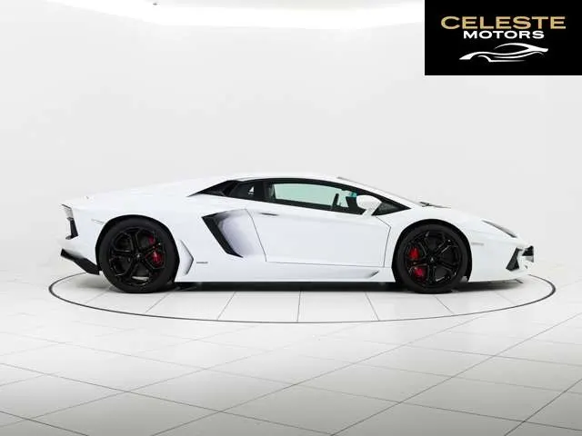 LAMBORGHINI Aventador 2015 — photo 2 sur 8