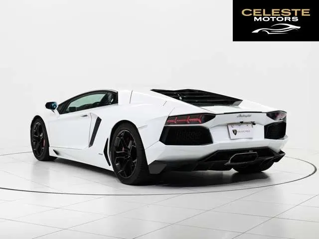 LAMBORGHINI Aventador 2015 — photo 4 sur 8