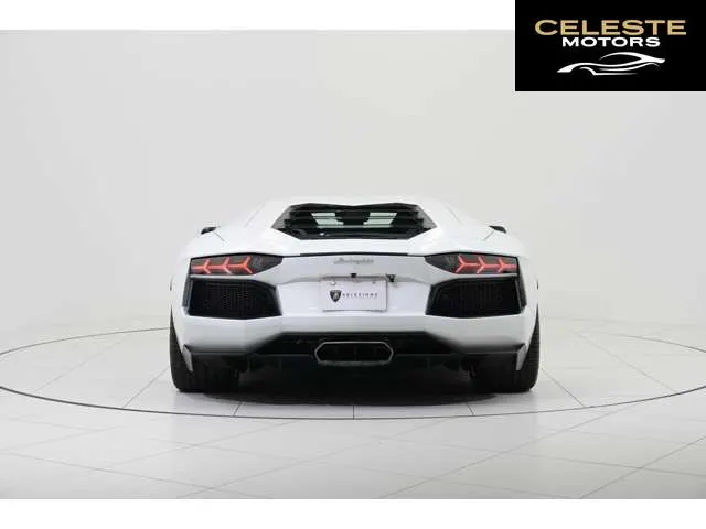 LAMBORGHINI Aventador 2015 — photo 5 sur 8