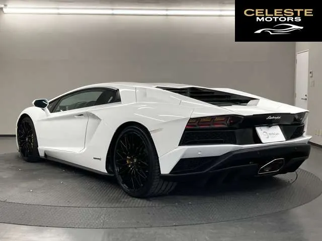LAMBORGHINI Aventador 2018 — photo 6 sur 8