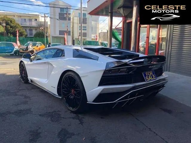 LAMBORGHINI Aventador 2019 — photo 2 sur 8