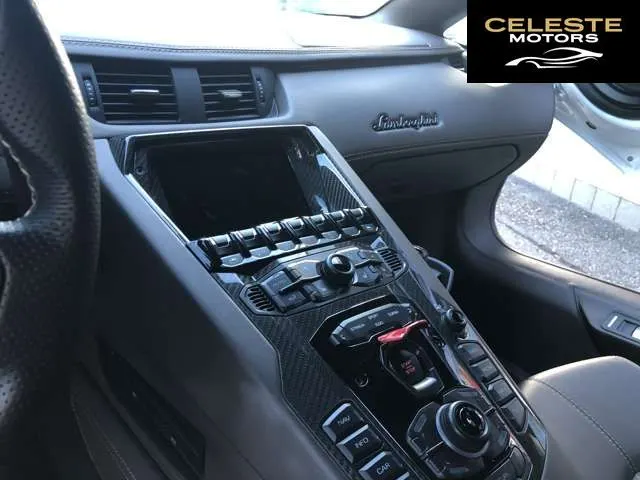 LAMBORGHINI Aventador 2019 — photo 8 sur 8