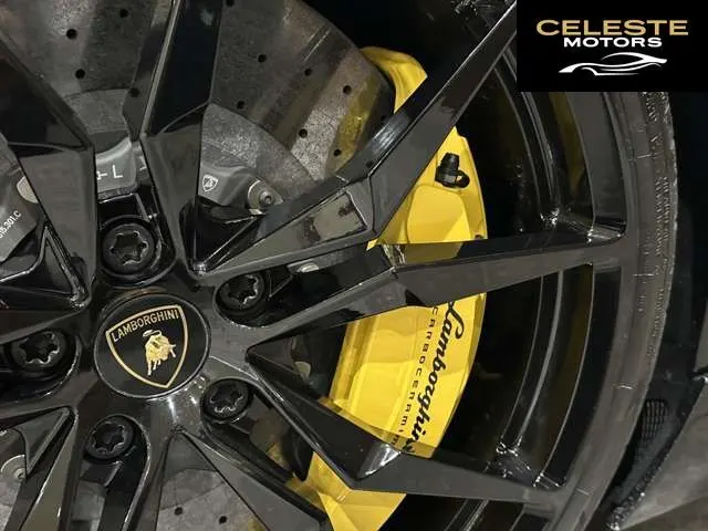 LAMBORGHINI Aventador 2012 — photo 2 sur 8