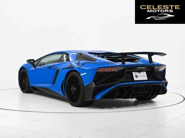 LAMBORGHINI Aventador 2016 — photo 3 sur 8