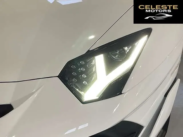 LAMBORGHINI Aventador 2019 — photo 2 sur 8