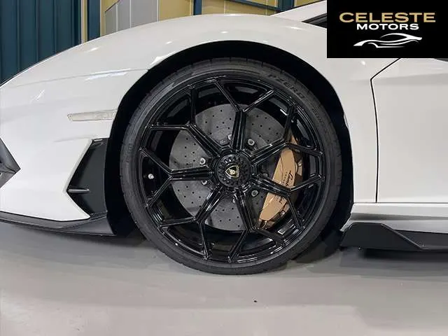 LAMBORGHINI Aventador 2019 — photo 3 sur 8