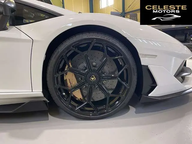 LAMBORGHINI Aventador 2019 — photo 5 sur 8