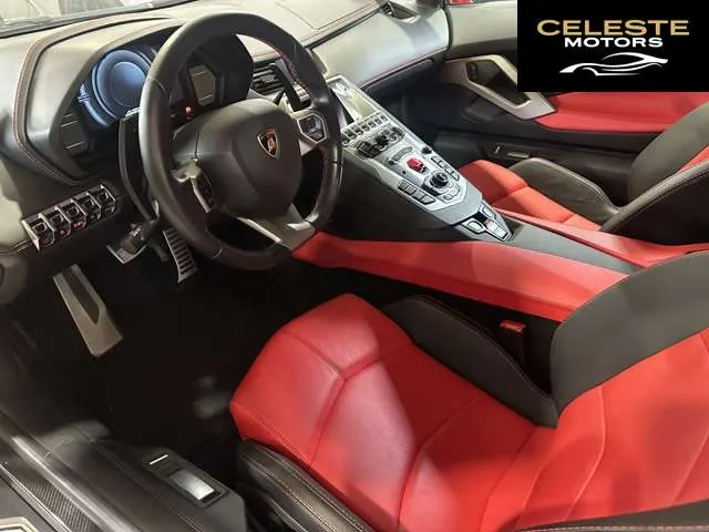 LAMBORGHINI Aventador 2017 — photo 7 sur 8
