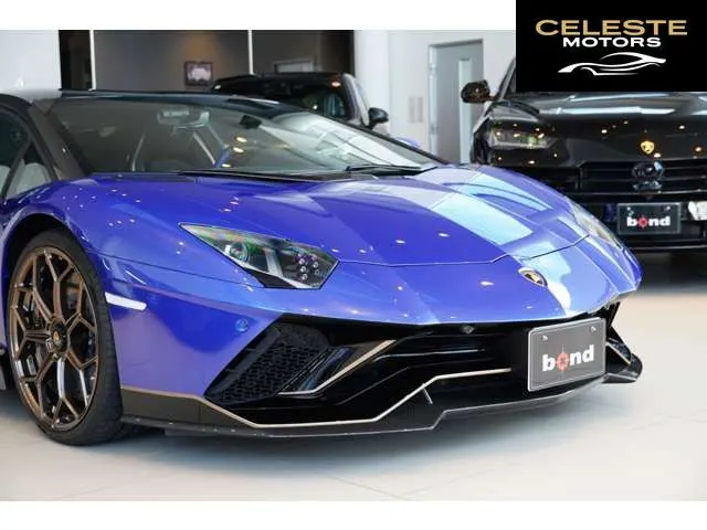 LAMBORGHINI Aventador 2022 — photo 2 sur 8