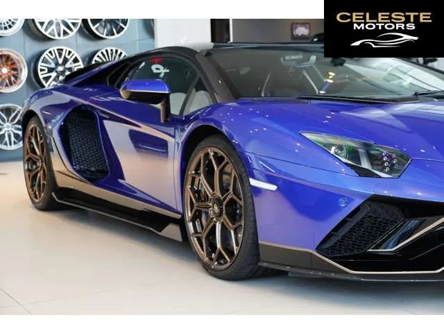 LAMBORGHINI Aventador 2022 — photo 4 sur 8